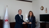 Türkiye Yelken Federasyonu Başkanı Özlem Akdurak ve TYF İcra Kurulu Üyesi Özfer Uralp, TYF’nin arazi sorunları için danışmanlık hizmeti aldığı Tubest Danışmanlık Firması Ortağı Tamer Utkucu ile birlikte İzmir Çevre ve Şehircilik İl Müdürü Ömer Albayrak’ı makamında ziyaret etti. Ziyarette […]