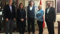 Türkiye Yelken Federasyonu Başkanı Özlem Akdurak, TYF Yönetim Kurulu Üyesi Özfer Uralp ve TYF’nin arazi sorunları için danışmanlık hizmeti aldığı Tubest Danışmanlık Firması Ortağı Tamer Utkucu ile birlikte İzmir Gençlik ve Spor İl Müdürü Nüammer Uslu’yu makamında ziyaret etti. Ziyarette […]