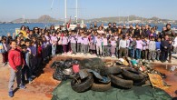 Bodrum Belediye Başkanı Mehmet Kocadon önderliğinde “Denize En Çok Mavi Yakışır” sloganıyla başlatılan deniz dibi temizlik etkinliği Yalıkavak Mahallesi’nde devam etti. Bodrum Belediyesi’nin ödüllü sosyal sorumluluk projesi kapsamında denizlerimizin temiz tutulması konusunda farkındalık oluşturmak için yapılan çalışmalarda Bodrum Belediyesi Dalış […]