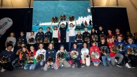 37.Lake Garda Meeting Optimist Class Yarışları’nda mücadele eden sporcularımız ülkemize 3 ödülle döndü. 37 Ülkeden 937 sporcunun mücadele ettiği yarışları A.R.M Urla Yelken ve Gençlik Spor Kulübü’nden Alp Namdar 9.sırada tamamladı. Göztepe Spor Kulübü Yelken Şubesi’nden Fahrican Tatlıcan 23.sırada ve […]