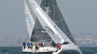 Helly Hansen-Sport Works Cup adıyla düzenlenen 2. Etap mücadelesinde büyük bir çekişme yaşandı. Caddebostan parkurunda fodeparlar (OCS), iddialı ekipler için “tatsız” olsa da tüm yarışçılar bu zorlu sınavda rakiplerini bırakmadı, gruplarda kopma yaşanmadı. Protesto bu kez rakibe değil, Yarış Kurulu […]