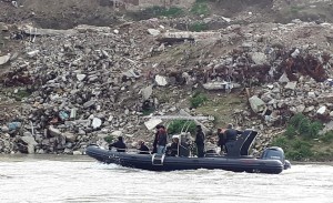 Deniz Kuvvetleri dalgıç ekibinin Dicle Nehri üzerinde bir feribotun batması