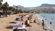 Bodrum’da yaz sezonu öncesinde tüm belediye plajları düzenlenmeye başlandı. Bodrum Belediyesi’nin halka açık plajlarında bundan böyle plastik şezlonglar olmayacak. Bodrum Belediye Başkanı Ahmet Aras’ın ‘doğaya ve çevreye saygılı’ belediyecilik anlayışı doğrultusunda verdiği talimatla tüm belediye plajlarındaki plastik şezlonglar kaldırıldı. Bodrum […]