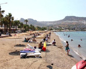 Bodrum’da yaz sezonu öncesinde tüm belediye plajları düzenlenmeye başlandı. Bodrum
