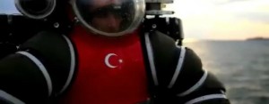 Bu gönderiyi Instagram'da gör Satha çıkma kabiliyetini kaybetmiş denizaltıdan personel