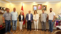 Türkiye Yelken Federasyonu Başkanı Özlem Akdurak, Darıca Belediye Başkanı Muzaffer Bıyık’ı makamında ziyaret etti. TYF Başkanı Akdurak ile birlikte TYF Genel Koordinatörü Fulya Tüfenkçioğlu, TYF Sportif Direktörü Fatih Özmen, Bayramoğlu Yelken ve Su Sporları Kulübü’nün Başkanı Ahmet Feridun Vural ve […]