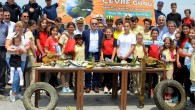 Mudanya’da 4 dalgıçla yapılan temizlik çalışmasında otomobil lastiği, metal eşyalar, meşrubat şişeleri ve birçok atık çıkarıldı. Denizden çıkarılan atıklar kurulan stantta sergilenirken görenler hayretlerini gizleyemedi. Bursa’nın Mudanya ilçesinde denizden çıkanlar görenleri hayrete düşürdü. Mudanya Kaymakamlığı ve Sahil Güvenlik Komutanlığı’nın desteğiyle […]
