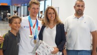 Kanada’da düzenlenen Laser Radial Dünya Gençler Şampiyonası’nda altın madalya kazanan Milli sporcumuz Yiğit Yalçın Çitak, memleketi Muğla’da coşkuyla karşılandı. Milas-Bodrum Havalimanı’nda Türkiye Yelken Federasyonu Başkanı Özlem Akdurak, TYF Sportif Direktörü Fatih Özmen, Fenerbahçe Doğuş Yelken yetkilileri, ailesi ve arkadaşları tarafından […]