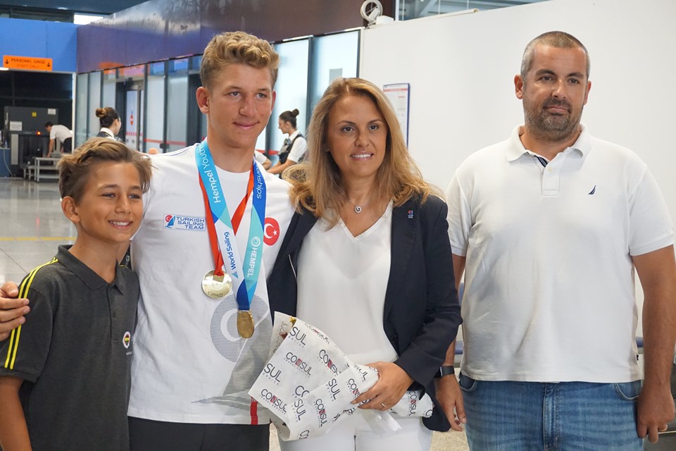 Kanada’da düzenlenen Laser Radial Dünya Gençler Şampiyonası’nda altın madalya kazanan