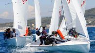Türkiye Yelken Federasyonu 2021 Faaliyet Programı’nda yer 420 Sınıfı Milli Takım Kampı Arkas Çeşme Yelken Kulübü tesislerinde devam ediyor. Kamp 22 Haziran Salı günü sona erecek. Türkiye Yelken Federasyonu