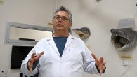 Denizlerle çevrili bir coğrafyaya sahip olan ülkemizde hemen hepimizin deniz canlılarıyla ilgili bir anısı vardır. Kimimiz dakikalarca bir yengeci izlemiş, kimimiz kitaplarda küçük karabalığın, kimimiz de beyaz bir balina öyküsünün peşine düşmüşüzdür. Çocukluk anılarında Kaptan Cousteau’nun Calypso’suna binip denizlerin derinliklerinde […]