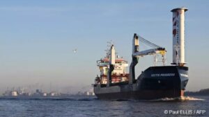 A pioneering rigid shipping mast has set off on its