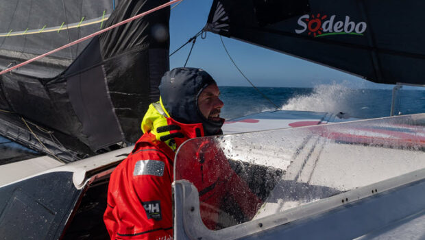 Two teams, One Jules Verne Trophy The Jules Verne Trophy is awarded for the fastest time