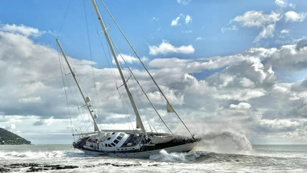 Stranded yacht for sale in Mallorca Cheaper than a cappuccino, this stunning 92-foot-long sailing yacht with