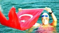 YAŞAR ANTER Muğla’nın Bodrum ilçesinde yaşayan Ege Üniversitesi Spor Bilimleri Fakültesi öğrencisi 21 yaşındaki Aysu Türkoğlu, bir Türk sporcu olarak dünyadaki en zorlu parkurlardan biri olan Manş Kanalı’nı geçen en genç Türk yüzücü olarak kendisinin ve Türkiye’nin adını tarihe yazdırdı. […]