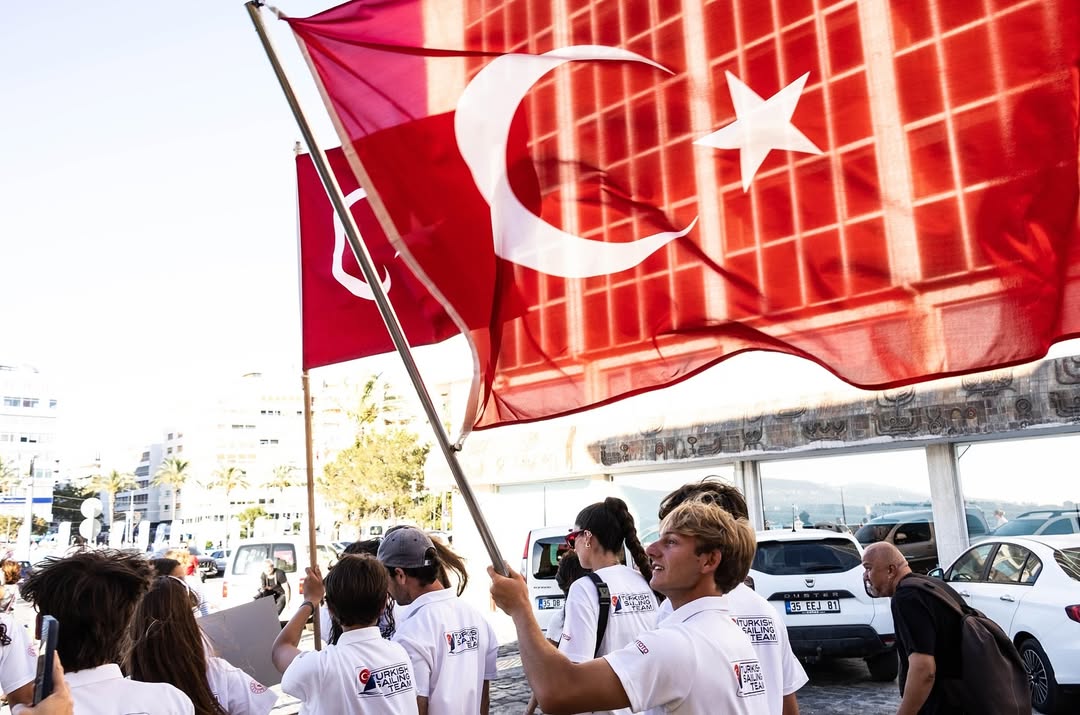420 Dünya Şampiyonası İzmir Cumhuriyet Meydanı’nda Gerçekleşen Açılış Töreni ile