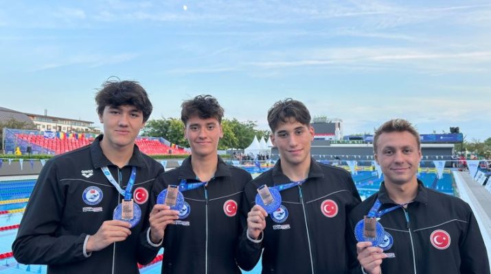 Avrupa Gençler Yüzme Şampiyonası’nda 4x200 m serbest bayrak yarışında mücadele