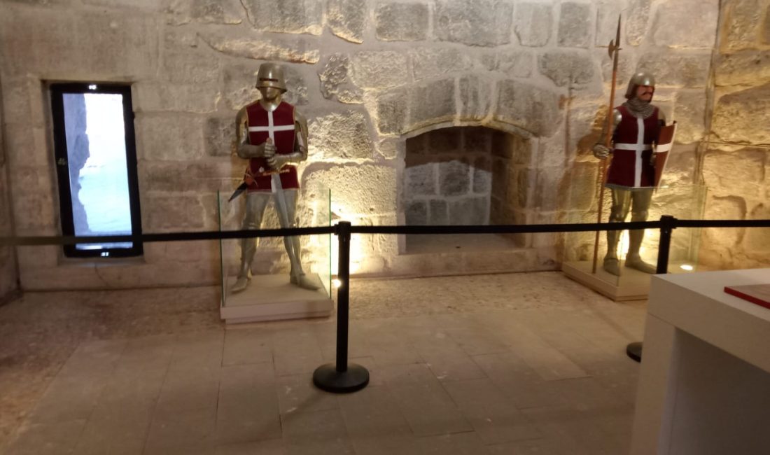 Koca şair Nazım Hikmet bir şiirine "Akrep gibisin kardeşim" diye