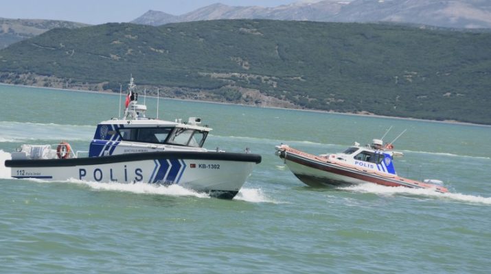 Van Gölü'nün Bitlis sınırında inci kefalinin kaçak avlanmasına yönelik denetimler