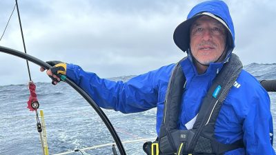 We turned ENE toward Neah Bay (1040M) yesterday. Northern most