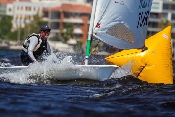 ILCA Master Türkiye Şampiyonası Karşıyaka Spor Kulübü Yelken Şubesi Ev sahipliğinde Gerçekleştirildi Türkiye Yelken Federasyonu faaliyet takviminde yer alan 2025 ILCA Master
