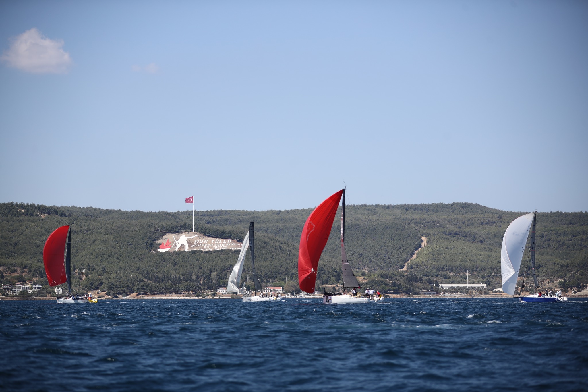 Cumhurbaşkanlığı 6. Uluslararası Yat Yarışları Çanakkale Etabı Tamamlandı Cumhurbaşkanlığı himayelerinde; T.C. Kültür ve Turizm Bakanlığı ile T.C. Gençlik