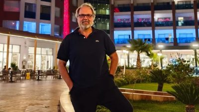 1999 yılıydı… Belek’te Tatbeach Golf Hotel’de Basın ve Halkla İlişkiler biriminde