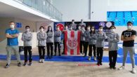 ANTALYASPOR yüzme takımı sporcuları, Milli Takım Seçme Müsabakaları’nda 4 Türkiye rekoru kırdı. Organizasyona katılan 12 sporcu da barajı geçmeyi başardı. 25-27 Aralık tarihlerinde İstanbul Galatasaray Ergun Gürsoy Olimpik Yüzme Havuzu’nda düzenlenen Türkiye Turkcell Genç ve Açık Yaş Uzun Kulvar Milli […]