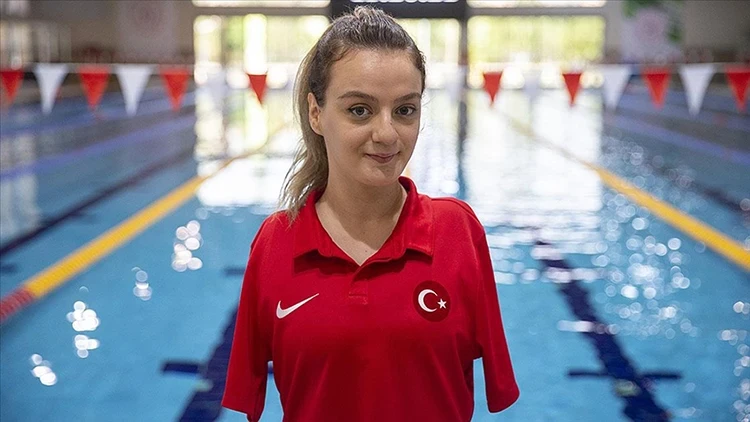 Eskişehir Büyükşehir Spor Kulübü sporcusu Sümeyye Boyacı, Paris’teki Para Swimming