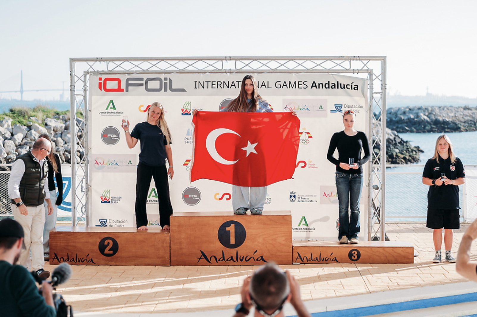 Cadiz’de Düzenlenen IQ Foil International Games – 2’de Sporcularımızdan Gururlandıran Sonuçlar 7–13 Mart 2026 tarihleri arasında İspanya’nın Cadiz kentinde düzenlenen IQ