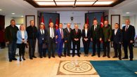 Türkiye Yelken Federasyonu Başkanı Özlem Akdurak, İcra Kurulu Üyesi Melih Dilikoğlu, Genel Koordinatör Fulya Tüfenkçioğlu, Sportif Direktör Fatih Özmen ve Anadolu Kulüpleri Destek Koordinasyon Antrenörü Volkan Hatunoğlu’dan oluşan heyet ile mülki erkanı ve Trabzon kulüplerini ziyaret etti. Başkan Akdurak ile […]