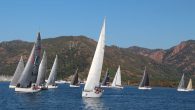 Marmaris Uluslararası Yat Kulübü tarafından organize edilen 11.Burhanettin Tekdağ Yıl Sonu Kupası 07-08 Aralık tarihlerinde Marmaris Körfezi’nde gerçekleştirildi. Türkiye’nin yanı sıra Yunanistan ve Rusya’dan 20 yatın katıldığı yarışlarda IRC 1 sınıfında Mersin Yelken Akademisi, IRC 2 sınıfında Fifty Fifty Nissan, […]