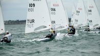 Olimpik Milli Sporcularımız Alp Rodopman, Berkay Abay ve Yiğit Yalçın Çitak, Avustralya’da Laser Standard Dünya Şampiyonası’nda mücadele ediyor. 45 Ülkeden 129 yelkencinin yarıştığı Avustralya’nın Melbourne şehrinde düzenlenen Laser Standard Dünya Şampiyonası 16 Şubat tarihinde tamamlanacak. Fotoğraf: Jon West Source: sailingscuttlebutt