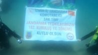İzmir İl Jandarma Komutanlığı Sualtı Arama Kurtarma (SAK) Timi ekipleri, Jandarma Teşkilatı’nın 182’inci yıl dönümünü su altında kutladı. İzmir İl Jandarma Komutanlığı bünyesinde bulunan Sualtı Arama Kurtarma (SAK) Timi, Menderes ilçesine bağlı Özdere Çukuraltı sahilinde Jandarma Teşkilatının 182’inci kuruluş yıl […]