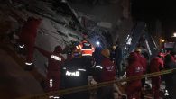 #AKUToperasyon ekibimiz, Elazığ’da yaşanan deprem sonucu enkaz altında kalan 2. bir vatandaşımızı daha AFAD, İHH, UMKE ve Jandarma ile birlikte kurtararak sağlık ekiplerine teslim etmiştir. Bölgedeki arama kurtarma çalışmaları devam etmektedir. AKUT Kuşadası ekibimizden Tevfik Gül, arama kurtarma köpekleri Diff […]