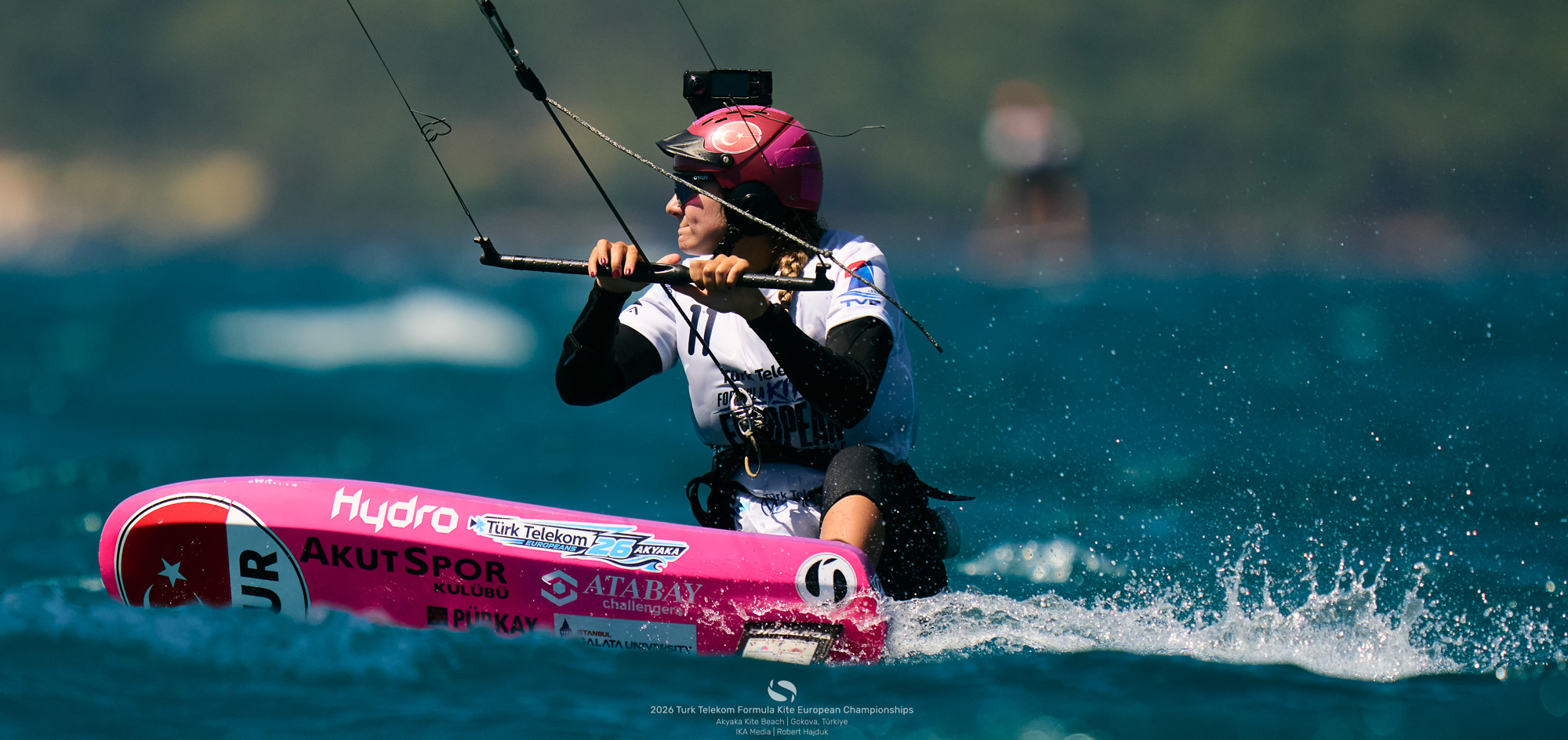 Türkiye'nin önemli yelken ve kiteboard yarışlarında yarışan Akyaka Kite Beach,