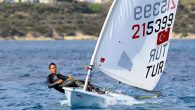 Olimpik Milli Sporcumuz Ecem Güzel Dünya sıralamasında 11.sıraya yükseldi. Laser Radial sınıfı sıralamasında 11 basamak yukarıya çıkan Ecem Güzel 11.sırada yerini aldı. Türkiye Yelken Federasyonu