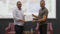 Bandırma Onyedi Eylül Üniversitesi Bülteni “Türkiye Yüzyılının Başında” seminer serimiz kapsamında, Denizcilik Meslek Yüksekokulumuz tarafından “Dalış Dünyasının Liderleriyle Su Altı Yolculuğuna Hazır mısınız?” konulu konferans düzenlendi. Necip Fazıl Kısakürek Konferans Salonu’nda düzenlenen ve davetli konuşmacı olarak Teknik Dalış Eğitmeni Cüneyt […]