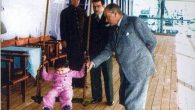 Her 23 Nisan’da çokça paylaşılan Atatürk’ün çocuklar kadar mutlu olduğu fotoğrafın sanılanın aksine bir gemide çekildiği belirtildi. Türkiye Cumhuriyeti’nin kurucusu Mustafa Kemal Atatürk’ün denizcilik anlayışıyla birlikte izini bıraktığı 34 gemiyi bir araya getiren Gazeteci Gökhan Karakaş ve deniz tarihçisi Ali […]