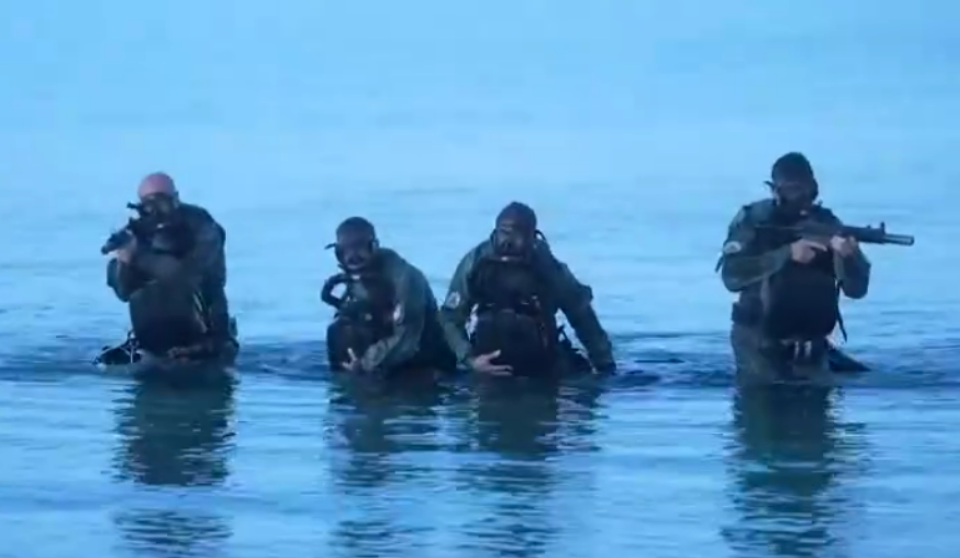 Bugün denizlerin derinliklerinde görevdeydik; yarın ise bağımsızlığın gurur günü olan