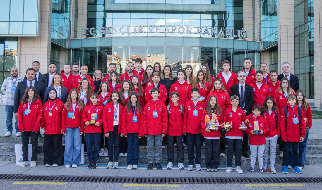 2025 yılında katıldıkları Dünya ve Avrupa Şampiyonalarında madalya kazanarak ülkemizi