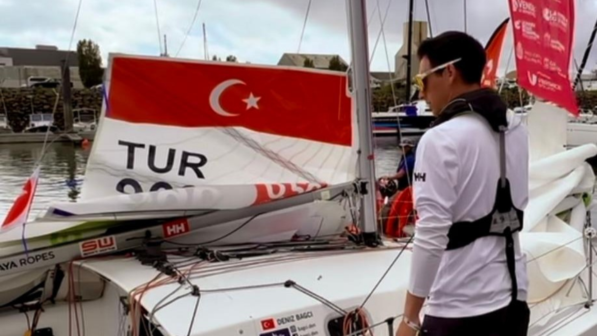 Deniz Bağcı Mini Transat 2025’te İlk Etabı Devam Ediyor. 21 Eylül tarihinde yarışlarının startı verilen Mini Transat 2025’e dünya