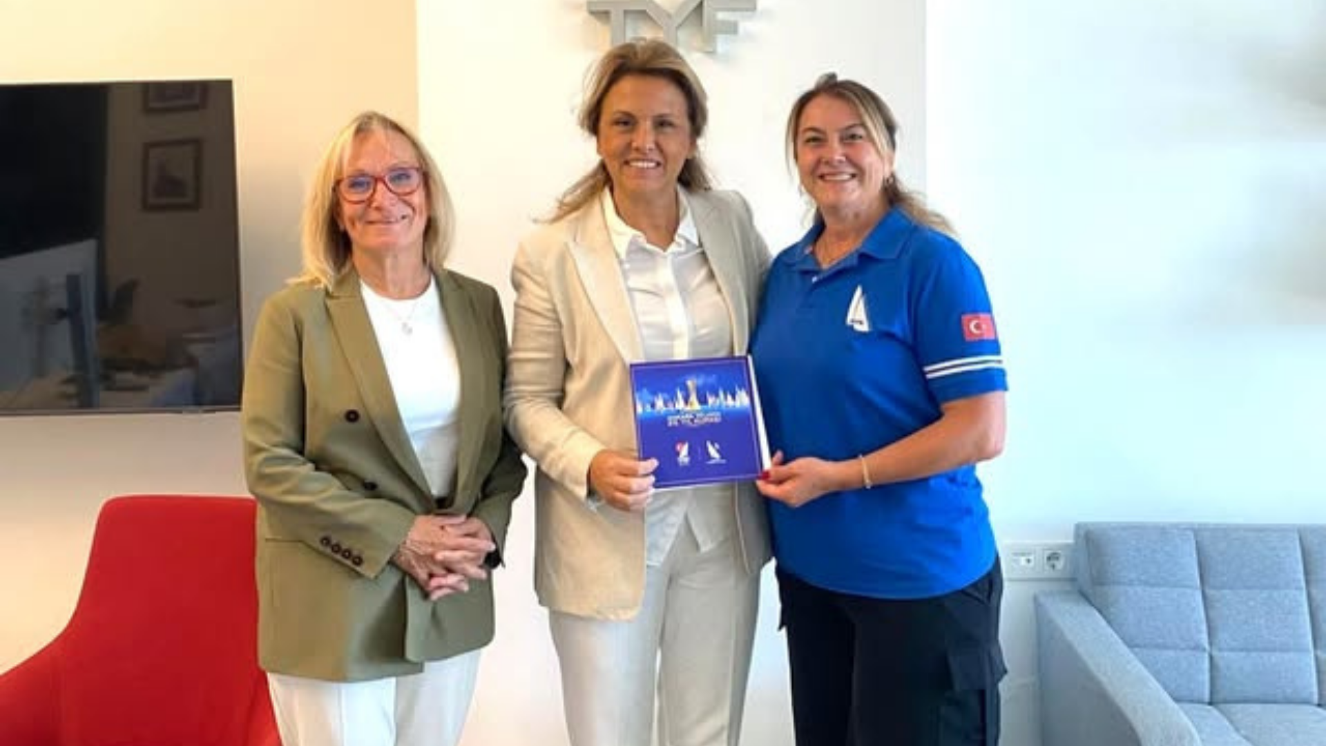 Ankara Yelken Kulübü’nden TYF Başkanı Özlem Akdurak’a Ziyaret Ankara Yelken Kulübü Etkinlik Kurulu Başkanı Serpil Kaya, Türkiye Yelken