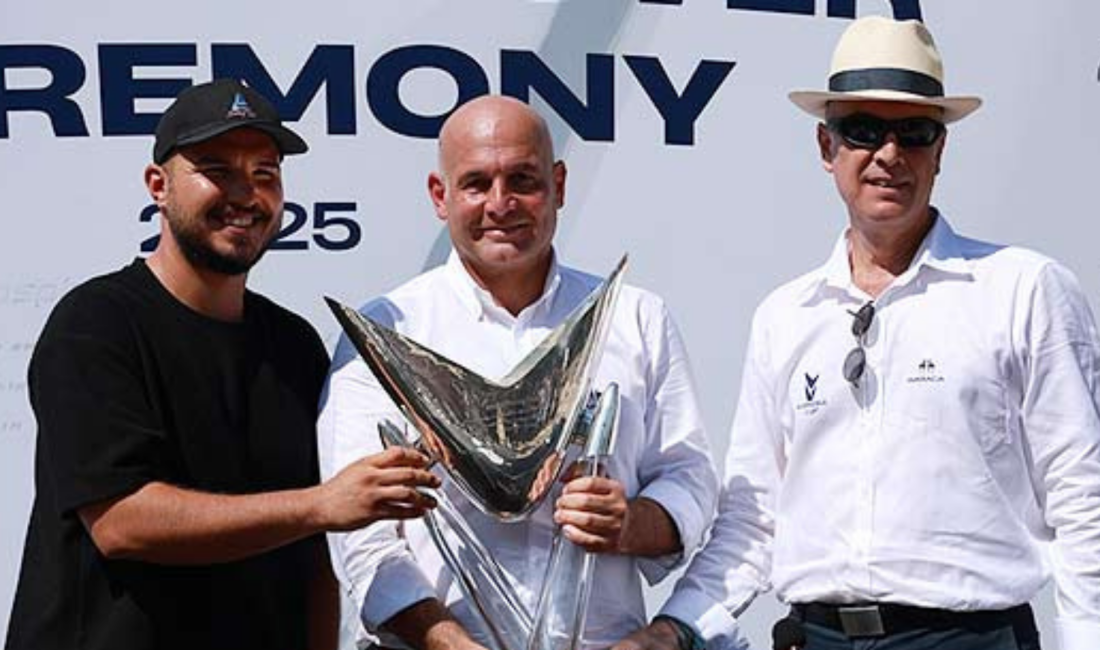 24. Bosphorus Cup Kupa Teslim seremonisi ile başladı İstanbul’un ”marka yarışlarından” Bosphorus Cup bu yıl 17-20 Eylül tarihlerinde yapılacak. 24’üncü yılında etkinliğin ritüeli “HandOver