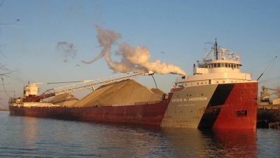 SS Arthur M. Anderson, özellikle SS Edmund Fitzgerald ile olan