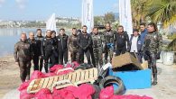 Muğla’nın Bodrum ilçesinde, “Denize En Çok Mavi Yakışır” sloganıyla düzenlenen ve bu yıl Yalıçiftlik koyundan başlatılan Bodrum Belediyesi Deniz Dibi Temizliği etkinliği Gümbet koyunda devam etti. Bodrum Belediyesi Dalış Ekibi, altı yıldır Bodrum yarımadasının koy ve sahillerini temizleyerek yaz sezonu […]