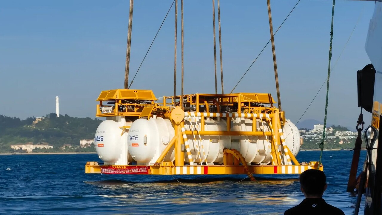 Çin, dünyanın ilk açık deniz rüzgar enerjili su altı veri