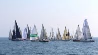 Türkiye Açıkdeniz Yarış Kulübü tarafından Eker Süt Ürünleri ana sponsorluğunda Bursa Yelken Kulübü ve Moda Deniz Kulübü iş birliğinde gerçekleştirilen TAYK-Eker Olympos Regatta Yelken Yarışı için heyecanlı bekleyiş sürüyor. 20-21-22 Ağustos 2021 tarihlerinde Bursa’da yelkenciliği geliştirmek, İstanbul ve Bursa yelkencilerini […]