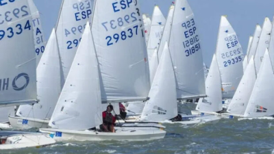 Events that specifically serve older sailors – Masters Regattas –