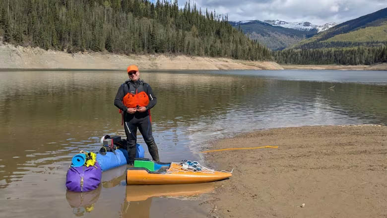 Canadian Swims for 75 Days, 3,200 km Down the Yukon River A 54-year-old adventurer from Saint-Hyacinthe, Quebec, claims to be the